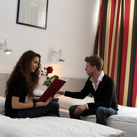 Hotel Griff บูดาเปสต์ ภายนอก รูปภาพ
